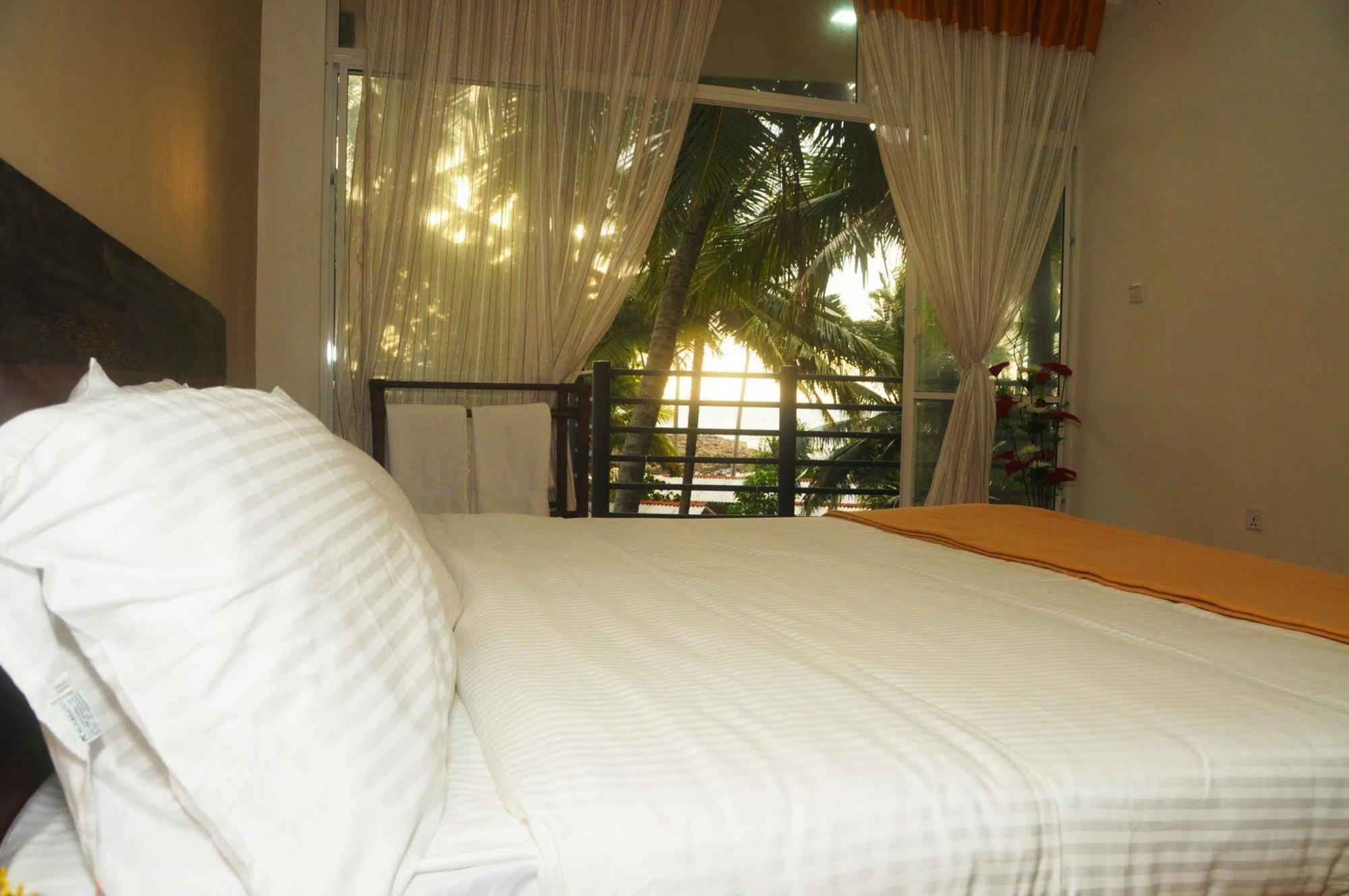 אמבלנגודה New Shangrela Beach Resort מראה חיצוני תמונה